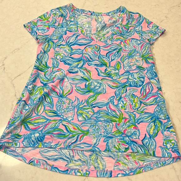 Lilly Pulitzer Etta V-Neck Pelican Pink Off The Scales Top - Picture 1 of 6